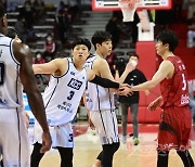 KCC, KGC 상대로 81-73로 '단독 1위!' [포토]