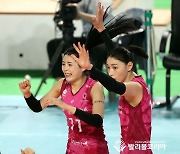 공격성공시킨 김연경과 이다영.