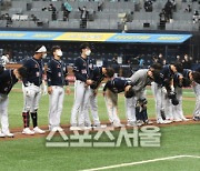 [포토]한국시리즈 1차전에서 고개 숙인 두산