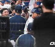 마스크 인터뷰 거부 알테어,'경기 중에도 노마스크' [사진]