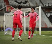 '황의조 1골 1도움' 한국, 카타르에 2-1 리드(전반 마감)