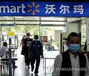 (FILE) CHINA USA ECONOMY WALMART