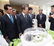 문대통령, '바이오 도시' 송도 방문..글로벌 선도기업 성장 기대