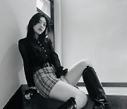 레드벨벳 조이, 아찔한 미니스커트..롱부츠도 소화하는 '우월 각선미'