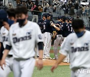 승부는 원점으로, 한국시리즈 2차전 두산 승리