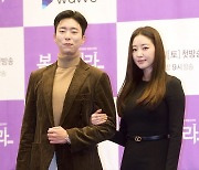 [TEN 포토] '복수해라' 윤현민, '김사랑 옆에 서니 긴장되네~'