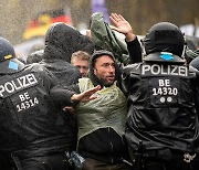 "코로나 봉쇄 하지마!" 베를린서 7000여명 노마스크 시위