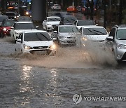 강풍 동반 요란한 가을비..경남서 교통사고·침수 잇따라(종합)