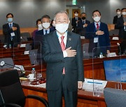 국민의례하는 반기문 위원장