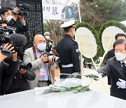 YS 추모하는 박병석 국회의장