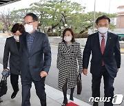野 "공수처 위헌여부 결정 왜 미루나" 헌법재판소 항의방문 (종합)