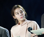 유이 MC발탁, '2020 희망 TV SBS'서 따뜻함 나눈다