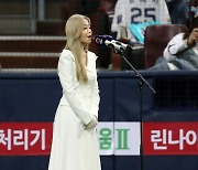 '최연소 가왕' 박혜원, 한국시리즈 3차전 애국가 열창