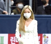 [MD포토] 박혜원 '떨리는 발걸음'