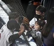 김재호, '자녀들과 승리의 기쁨을' [사진]