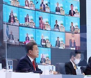 "APEC이 다시 연대할 때" 文대통령 기업인 이동·자유무역 역설