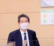 이인영 장관, 남북의료협력 박차