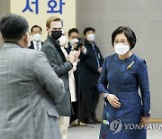 김정숙 여사 "문대통령도 김치없인 한끼도 못먹어"(종합)