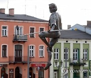 POLAND ART BALANCING SCULPTURE