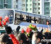 열렬한 환영 속 북한 수도당원사단 '평양 복귀'