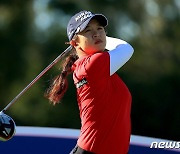 '보기 없이 버디 5개' 김세영, LPGA 펠리컨 챔피언십 2R 단독 선두