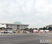 [팀기획] 국회 앞 물들인 시위, 文정부식 '노동존중' 향한 반기