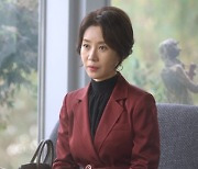 김희정, '비밀의 남자'서 소름 유발 악역..우아한 외면 속 감춰진 교활함