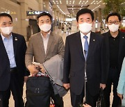 김진표가 띄운 '현금화 유예'에 피해자들 "사과없인 합의없다"