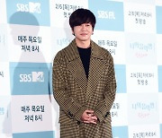 윤도현 콘서트 관람객 코로나 확진..소속사 "580명 검사 통보 사실 아냐" [종합]