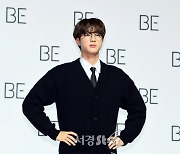 BTS 진, 늠름한 포즈