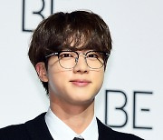 BTS 진, 빛나는 외모