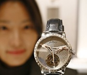 '예술작품 재현한 한정판 시계'