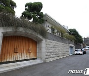 '전두환 자택 본채 압류 위법' 불복한 검찰 즉시항고..대법서 판단