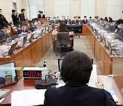 '공무원 구하라법' 행안위 통과..양육없이 유족연금 못탄다