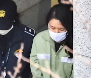 '폭행 혐의' 고유정 의붓아들 친부 "자해 막으려다 신체적 접촉했을 뿐"