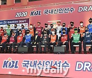 [MD포토] 2020 KBL 신인 드래프트 '신인 선수들의 힘찬 파이팅!'