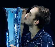 메드베데프, 팀 꺾고 '왕중왕전' ATP 파이널스 우승