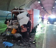 청주 산성2터널서 기중기 추돌한 화물차 운전자 숨져