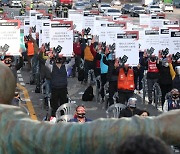 "코로나로 죽으나 굶어 죽나 마찬가지" 총파업 예고 민주노총, 이번에는 10인 미만 집회?