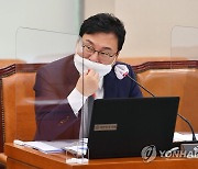 이상직 의원 '사전 선거운동' 도운 시의원 등 9명 혐의 부인