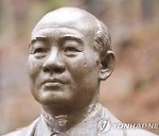 "뜯어내라" vs "안 돼"..철거논쟁 기름 부은 '전두환 동상 훼손'