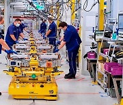 BMW·폴크스바겐, 獨 공장선 전기차만 생산.. 엔진 만들던 공장서 배터리·모듈 생산