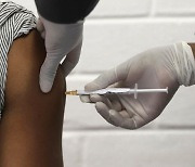 "잘못 투약했는데 효능 90%"..아스트라제네카 백신은 연구진 실수 덕