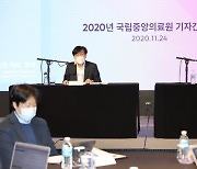 감염자 70%는 입원 필요없는 경증.. "자가치료 해야 겨울 버틴다"