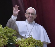폐 질환 겪은 프란치스코 교황 "코로나 환자 고통 이해"