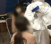 다시 300명대 급증.."모든 일상 접촉 최소화" 당부