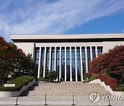 국회 방문자 코로나 확진에 우원식·심상정·김진애 자가격리