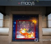Macy's Metro Center - Holiday Windows