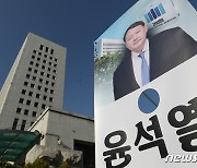 대검 연구관들 "秋, 법치주의 훼손"..집단행동 신호탄 쐈다