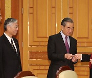 Wang Yi to visit S. Korea to offset US-S. Korea-Japan framework against Beijing